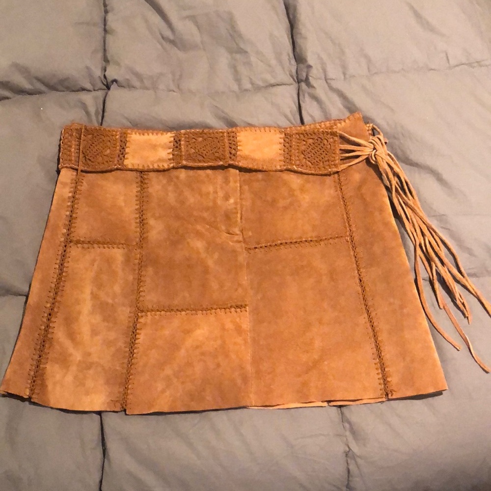 100% Leather bebe Mini-skirt w/removable fringe belt